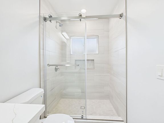 4th image of 847-853 W 11th Ave #847