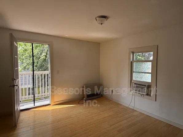 133 Elmwood Ave APT 4, Burlington, VT 05401