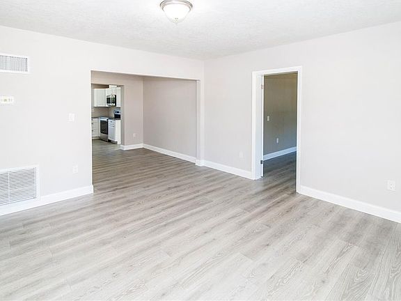 5th image of 7122 Astor Dr