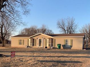 715 E Tyler St, Mangum, OK 73554