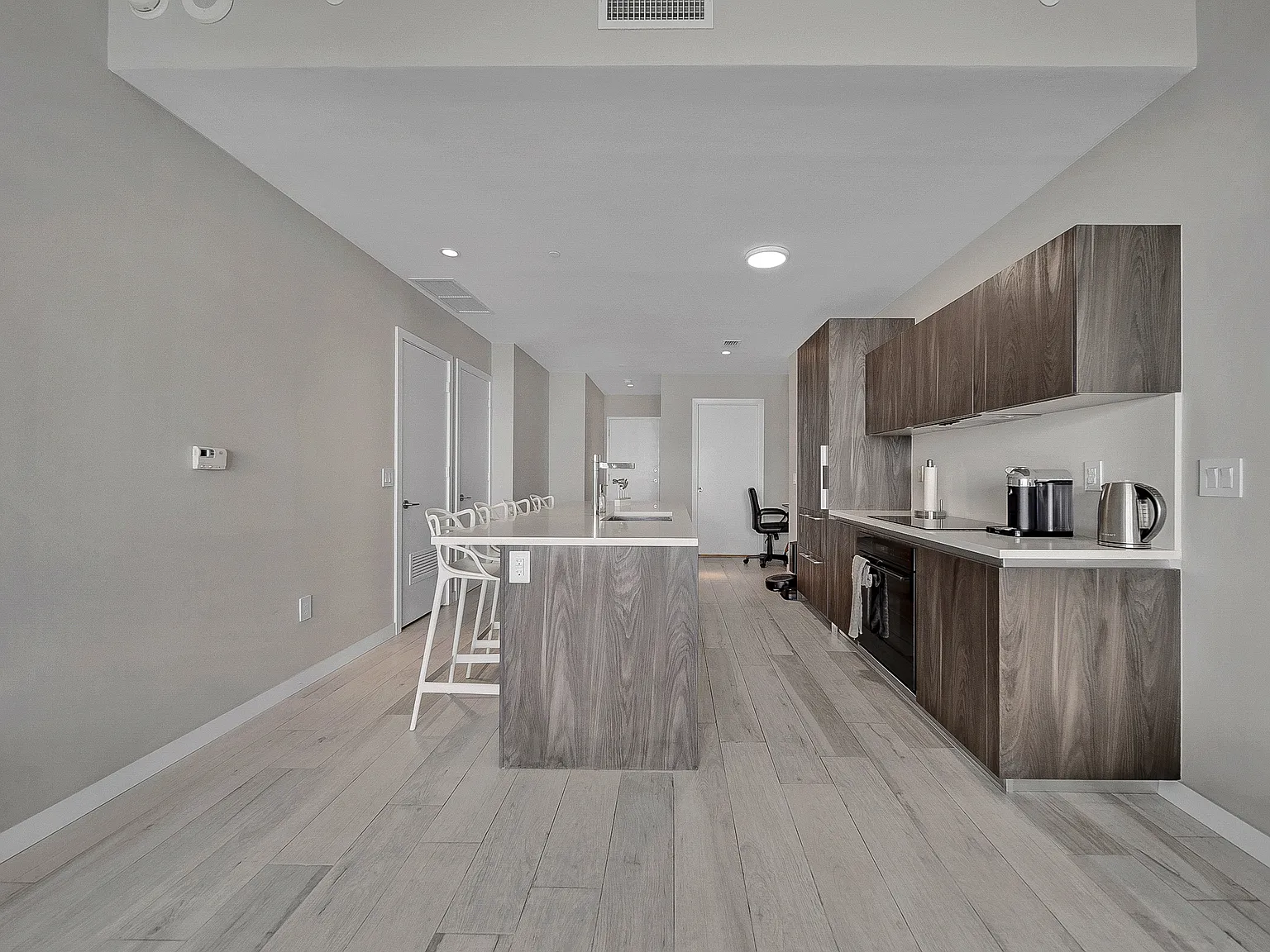 1 bed, 940 sqft, $6,000 — Photo 2