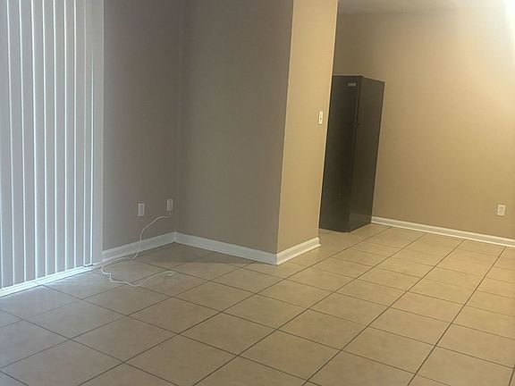 3rd image of 836 Richmond St #9