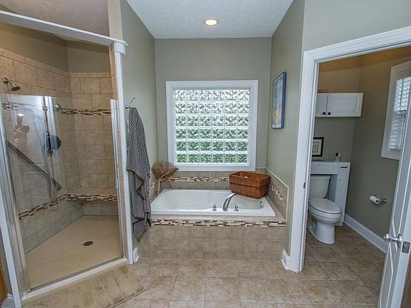 5th image of 7670 Pond Brook Ln