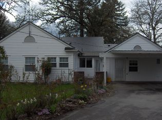 15 Jackson Ave, Cottage Grove, OR 97424