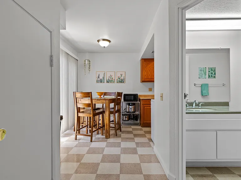 537 W Ward Ave #B — Photo 4