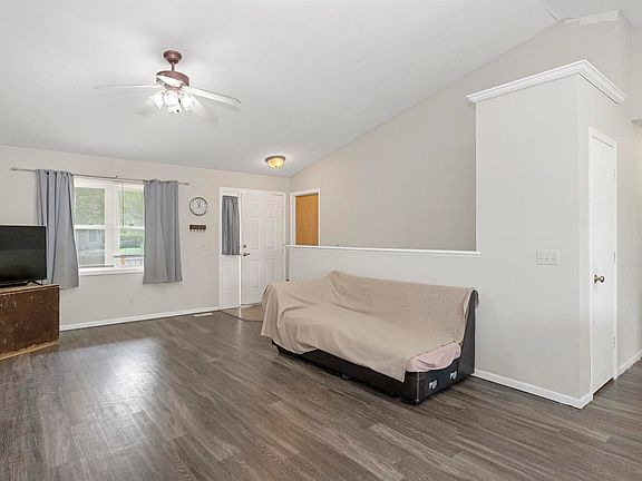 4th image of 1551 SW 25th St