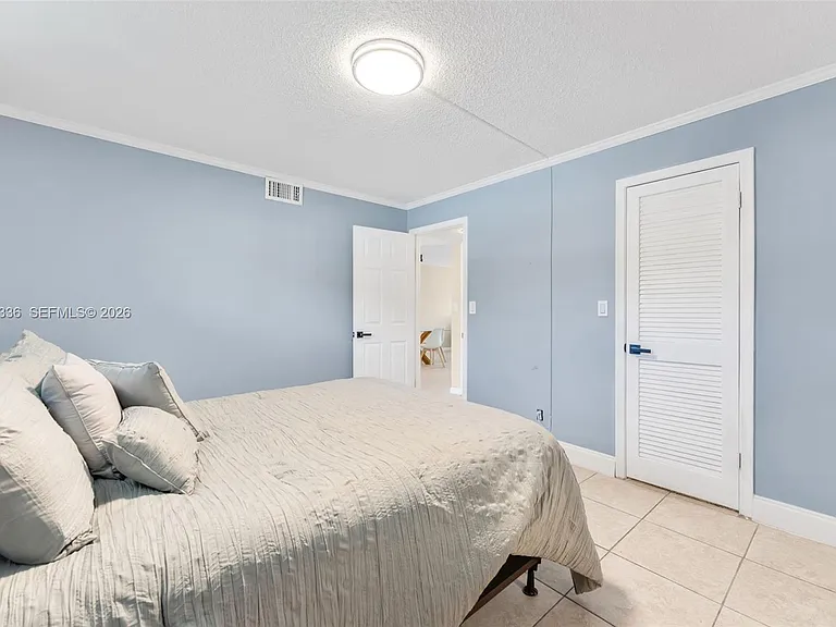 9811 N Hollybrook Lake Dr #103 — Photo 18