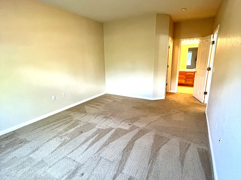 5225 White Willow Dr #H110 — Photo 16