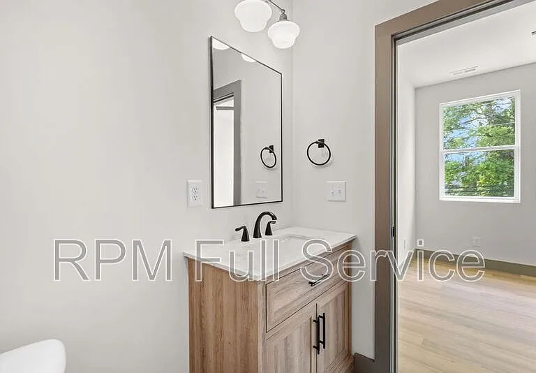 2400 Buchanan St — Photo 38