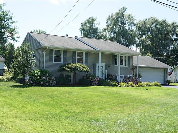 3rd image of 105 Christopher Dr