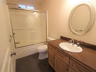 1326 Howard St — Photo 15