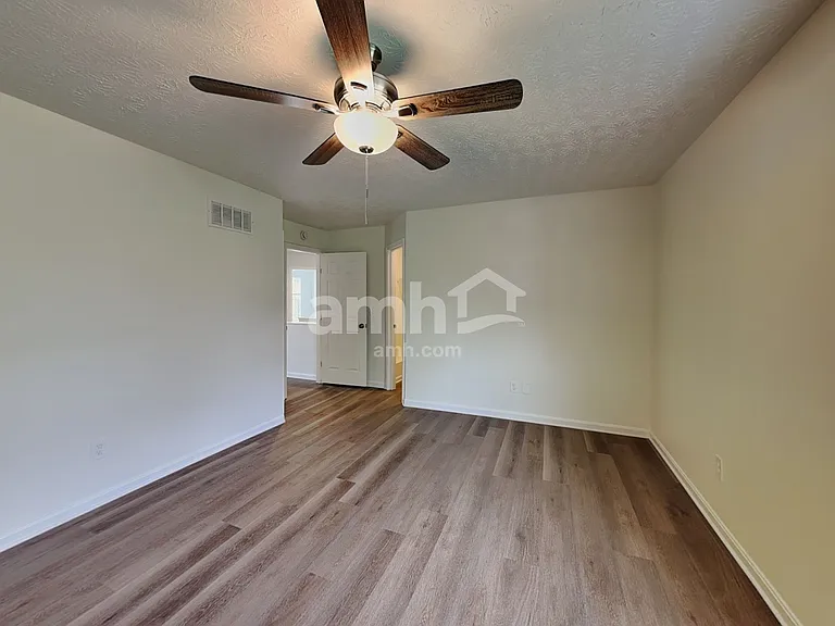 2237 Antoinette Way — Photo 10