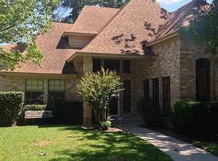 1 Devonshire Dr, Conroe, TX 77304