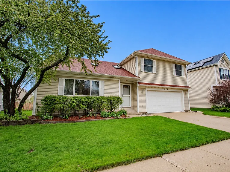 814 Dunhill Dr — Photo 2