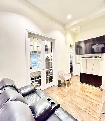 Rented by Avenues Real Estate | media 21