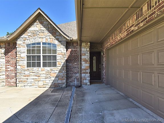 2nd image of 435 Foxwood Dr