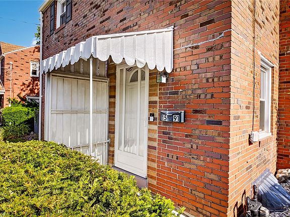 3rd image of 1591 Greencrest Dr