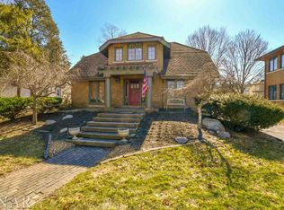 1405 E Washington St, Bloomington, IL 61701