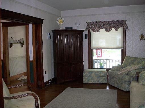 3rd image of 218 W Olive St