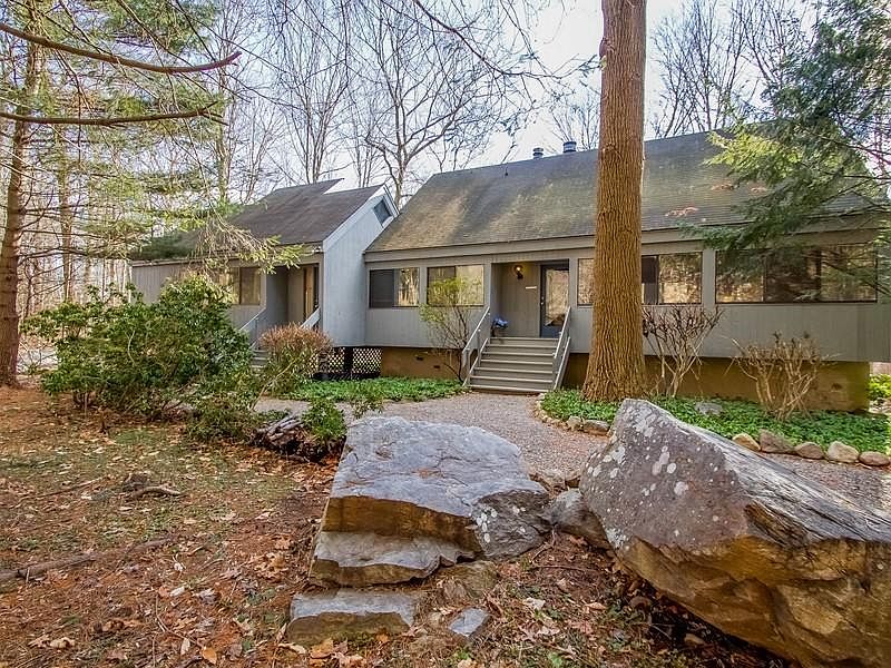 Great South Wilton Location!