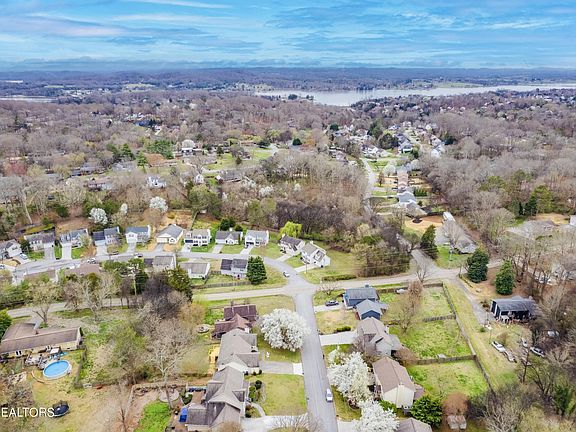 2nd image of 1504 Randall Park Dr