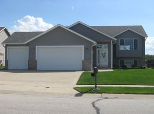 6055 S Pointe Dr SW, Rochester, MN 55902