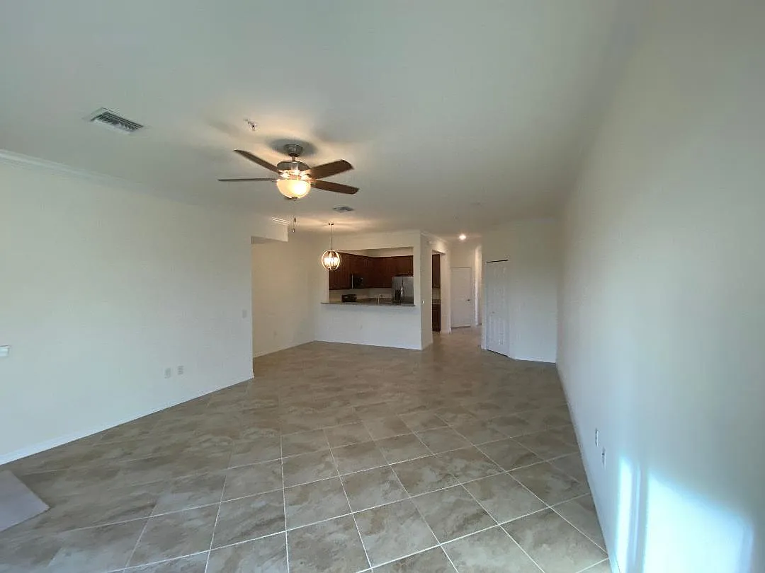 3 bed, 2.5 bath, 1949 sqft, $2,500 — Photo 3