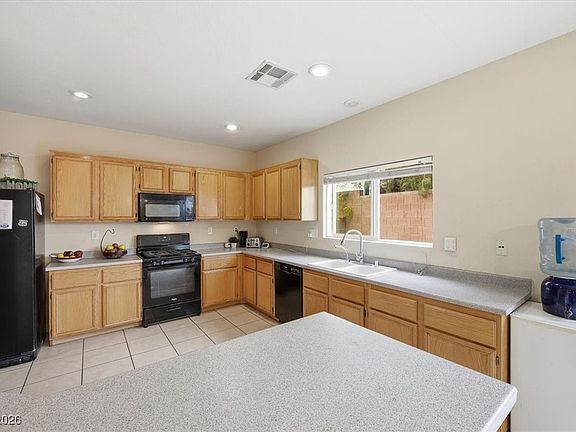 5th image of 9148 Patrick Henry Ave