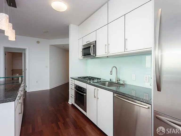 301 Main St #22D — Photo 4
