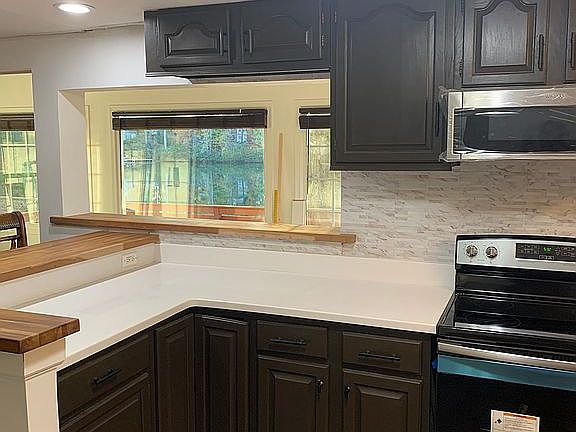 4th image of 2143 Lakeview Dr