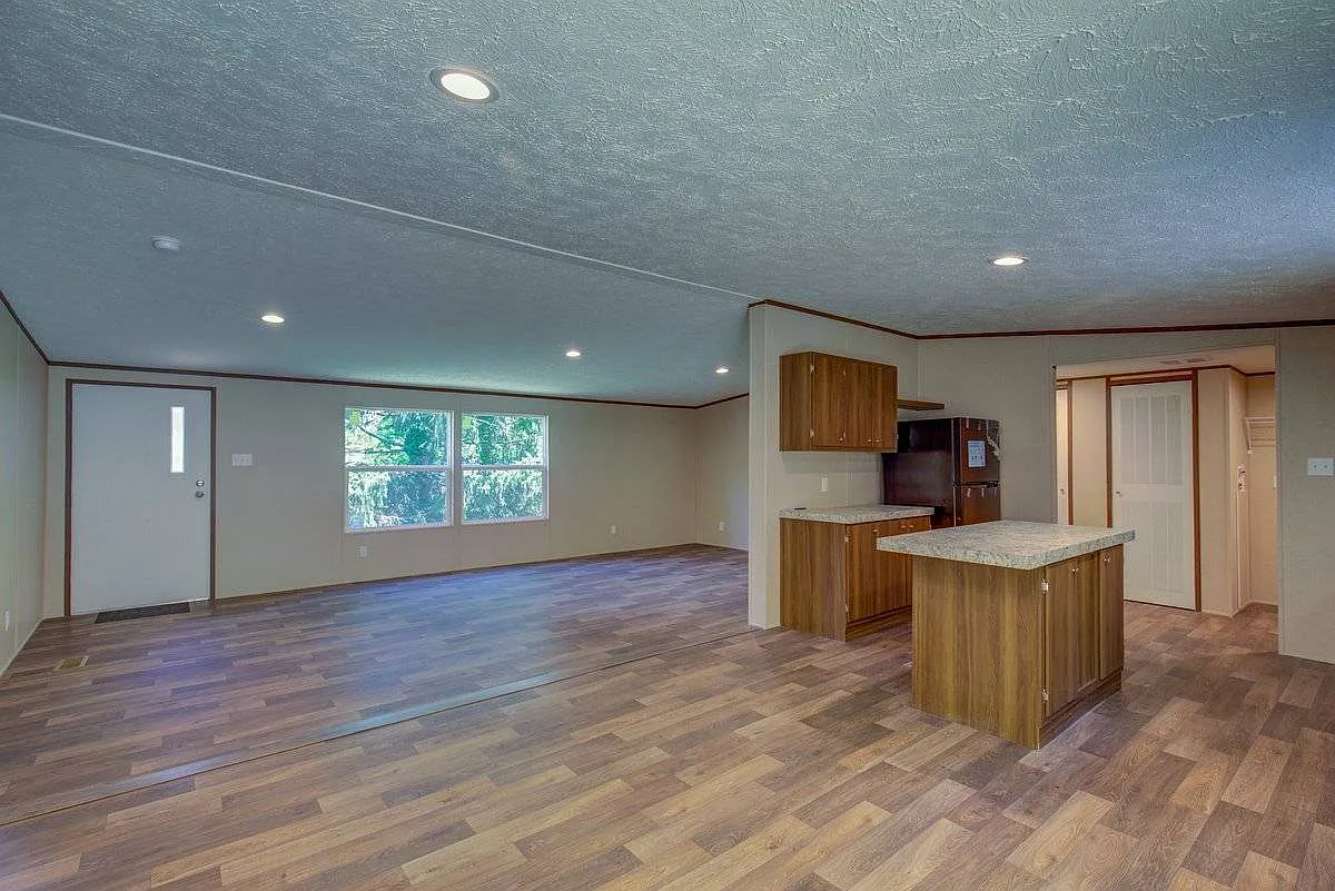 3 bed, 2.0 bath, 1512 sqft, $2,199 — Photo 4