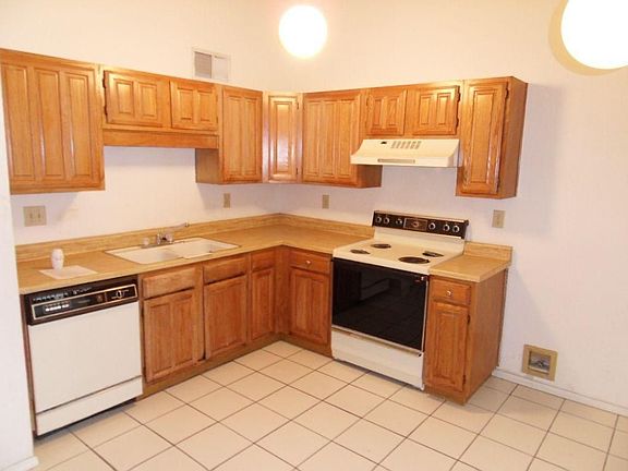 3rd image of 2805 Persimmons Ct