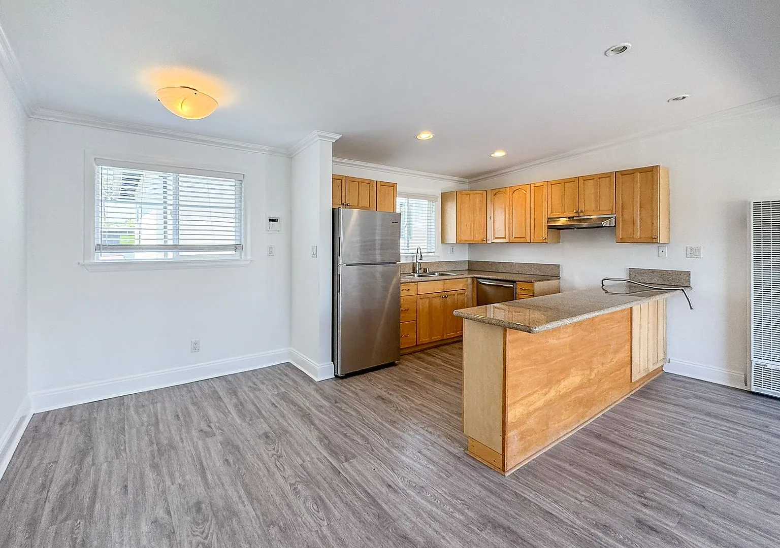Quiet Venice Neighborhood | 3BD+1BA | Central to the beach access and nearby night life and activ... — Photo 4