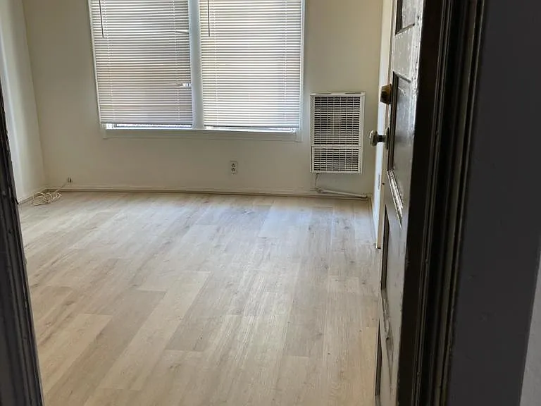 2408 S Grand Ave #6 — Photo 4