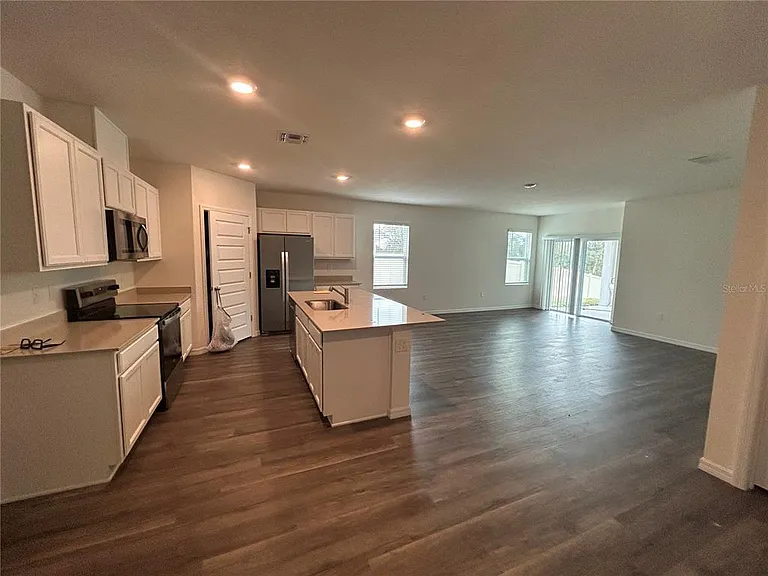 3377 Wakefield Dr — Photo 2