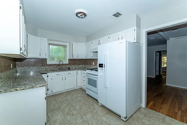 402 Blakeley Dr — Photo 7