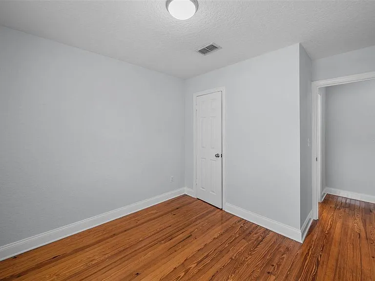 814 W Indiana Ave — Photo 27