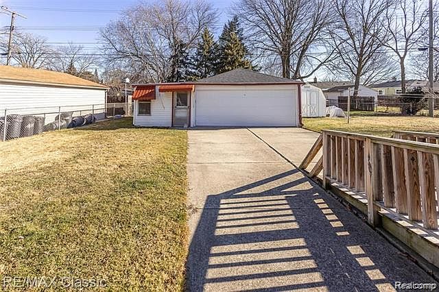 2nd image of 4493 Edgewood St