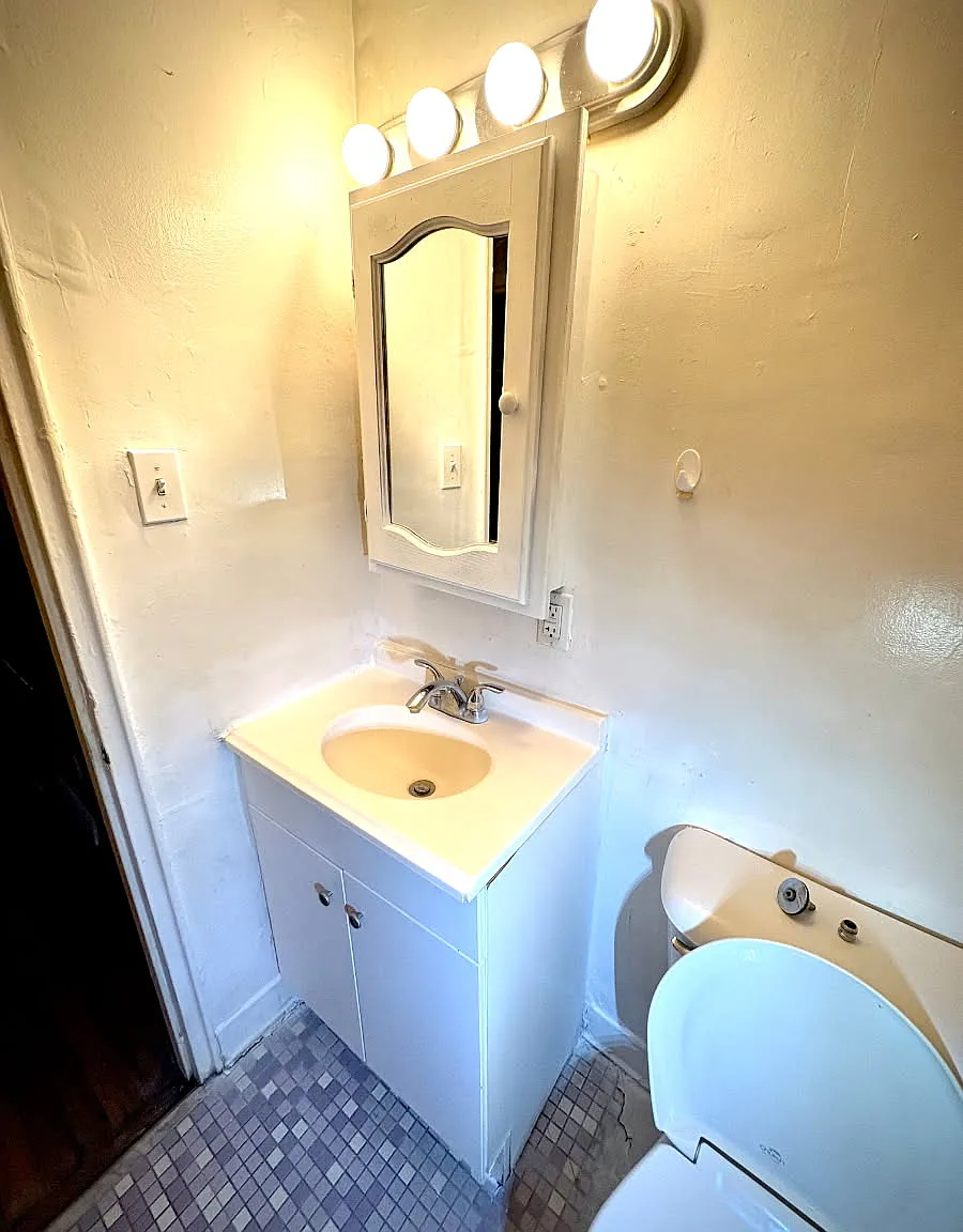 1 bed, 400 sqft, $700 — Photo 2