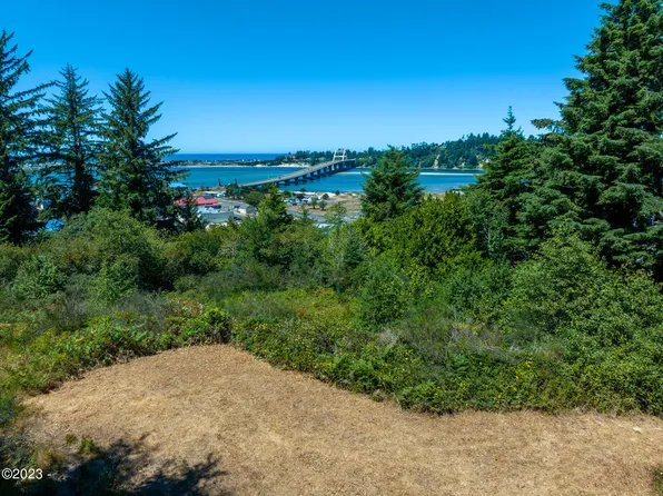 140 NE Hospital Hill Rd, Waldport, OR 97394