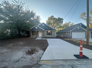 808 N Oak St, Webb City, MO 64870