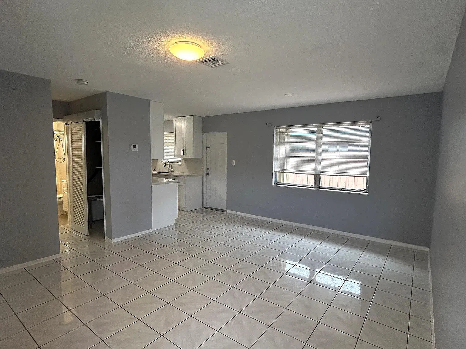 2 bed, 1.0 bath, 2735 sqft, $1,900 — Photo 1