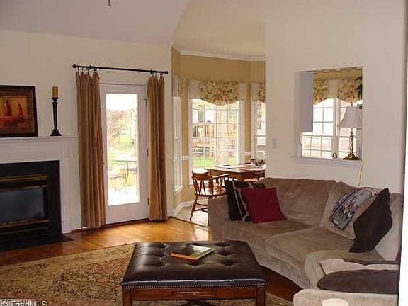 5th image of 1149 Newberry Dr
