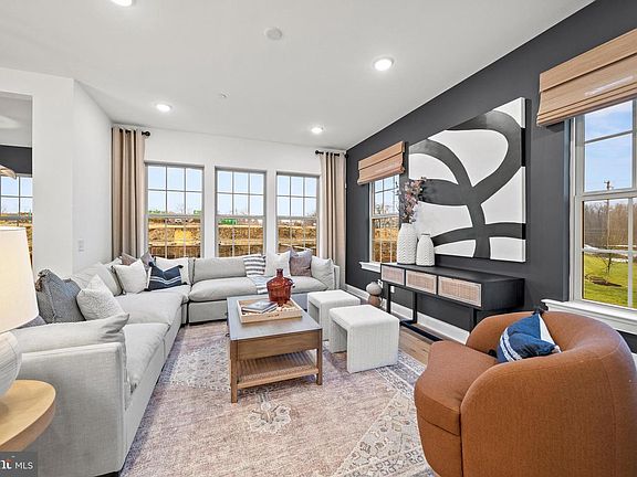 5th image of 117 S Buck Tavern Way