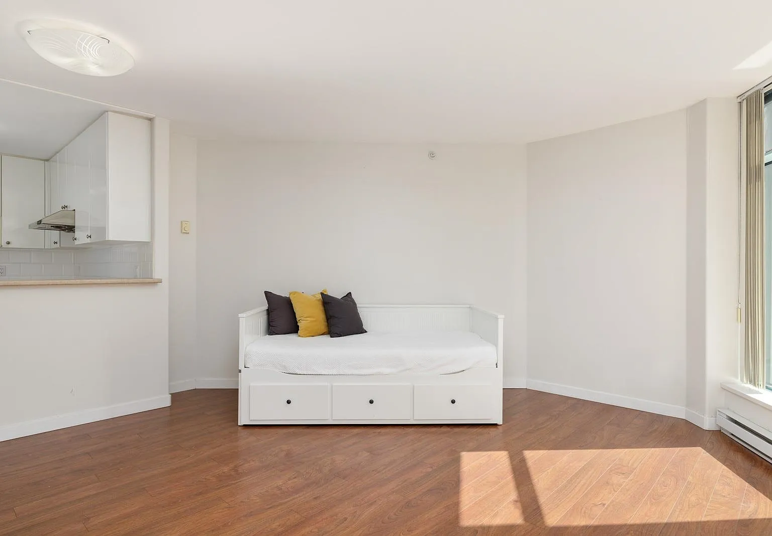 1 bed, 713 sqft, $2,300 — Photo 3
