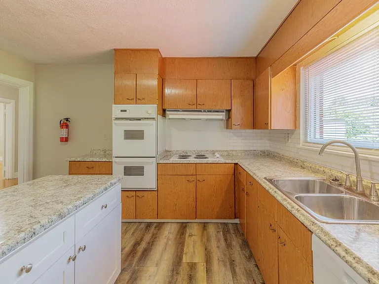 505 N Market St — Photo 16