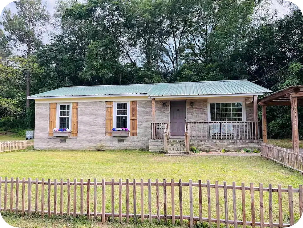 3 bed, 1250 sqft, $1,350 — Photo 1