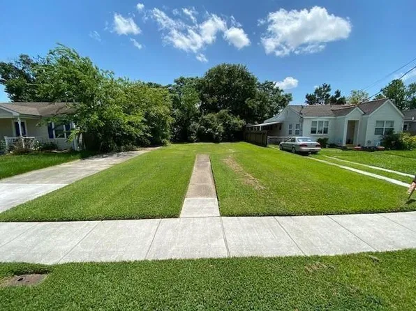 39 E Chalmette Cir, Chalmette, LA 70043