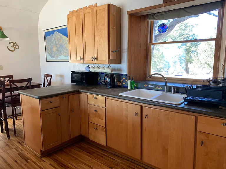 (not pictured - dishwasher - but it's there!)