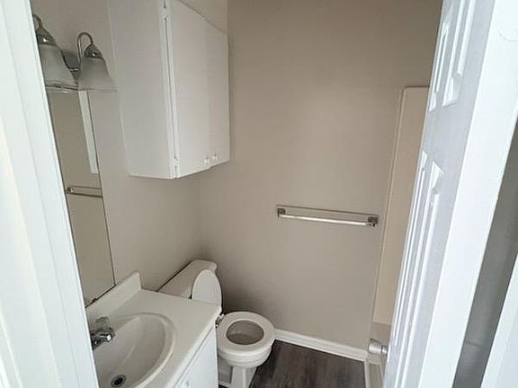 5th image of 303 Elizabeth Ave APT 01